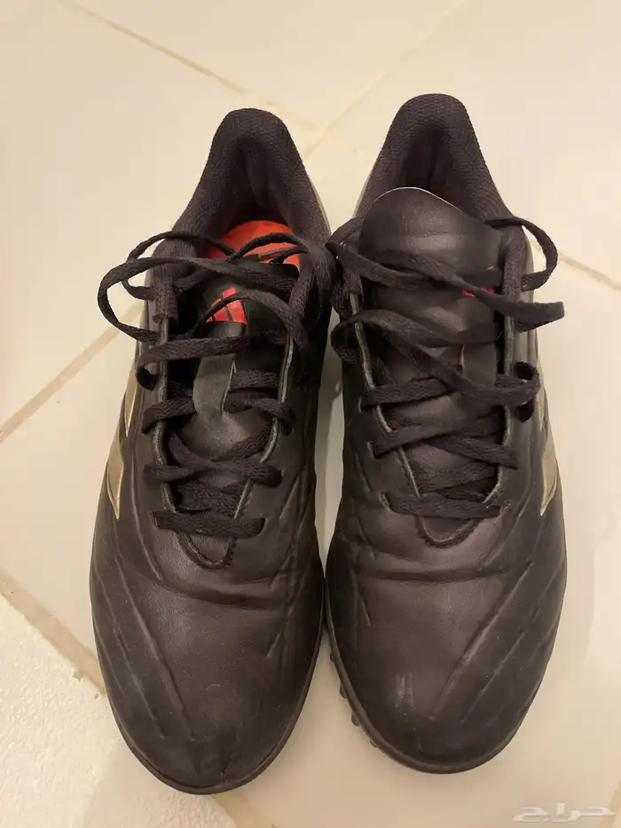 بوت اديداس لكرة القدم 1