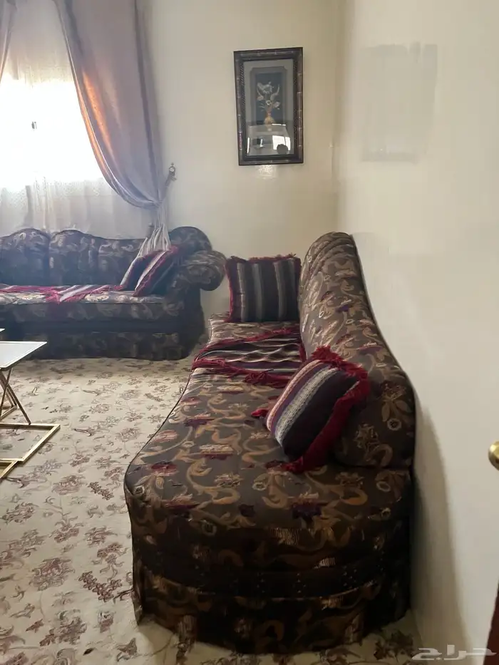 كنب مجلس نساء مع الطاولات واللوحة للبيع مقاس 5 5 1