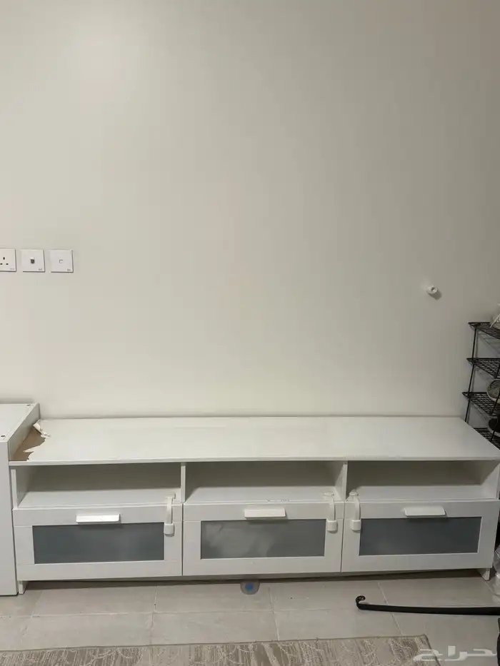 طاولة تلفزيون ودواليب تخزين 3