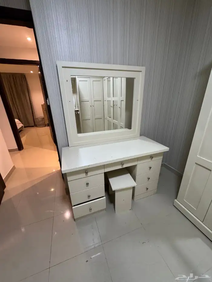 شقة مؤثثه للايجار في الملقا 6