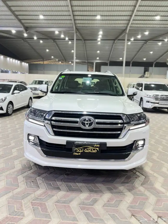 تويوتا لاندكروزر 2019 تورنج فل كامل سعودي ماشي 77 الف 0