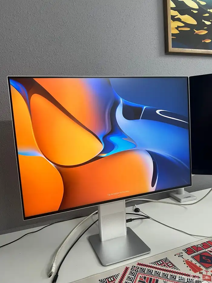 لبيع شاشتين كمبيوتر 4k 0