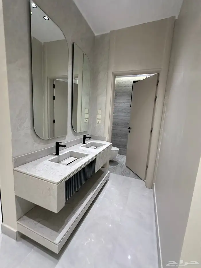 للبيع ادوار مع مساحات كبيرة بمداخل مستقلة المحالة - ابها 18