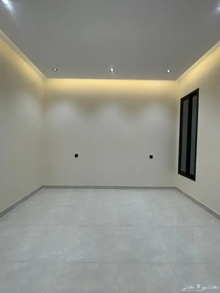 للبيع شقه دور ارضى بحوش وبايكه من 600 الف مقابل نادى ضمك 8