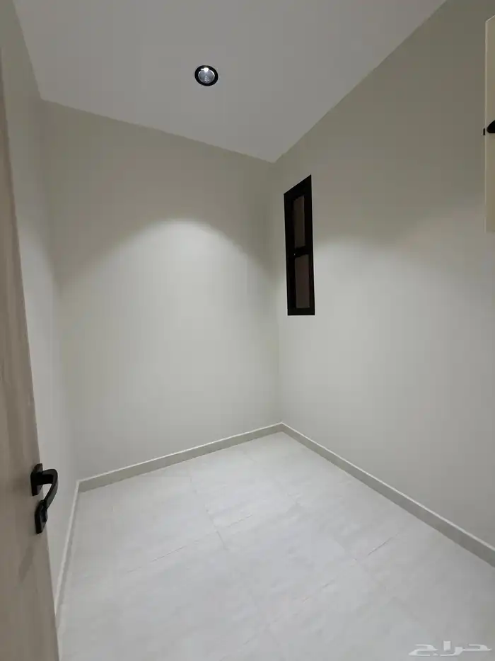 للبيع ارواف علويه وشقق ارضيه ببايكة سيارة ف احد رفيده 28