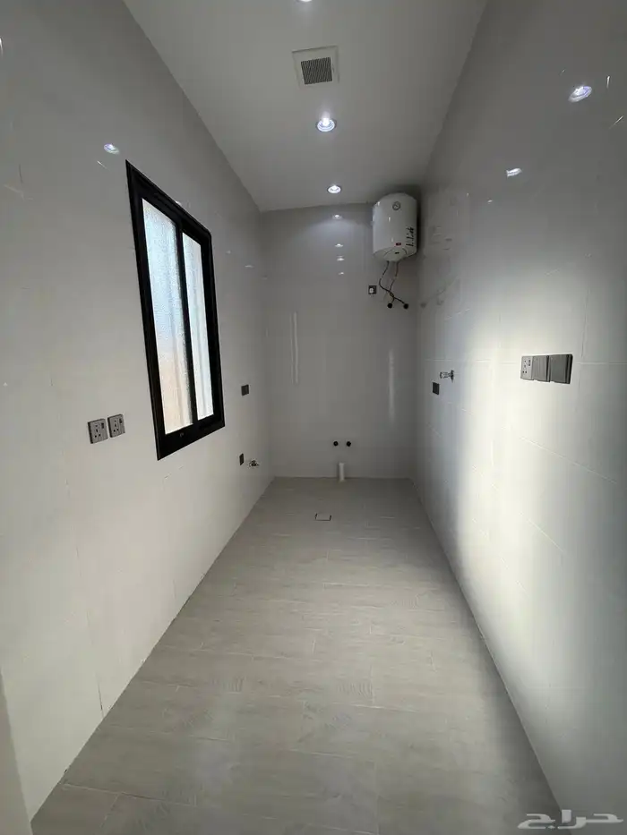 للبيع روف بملحق علوي بحوش حي الراقي خميس مشيط 780الف 27