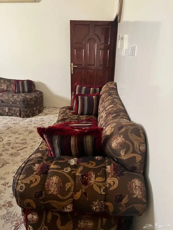 كنب مجلس نساء مع الطاولات واللوحة للبيع مقاس 5 5 8