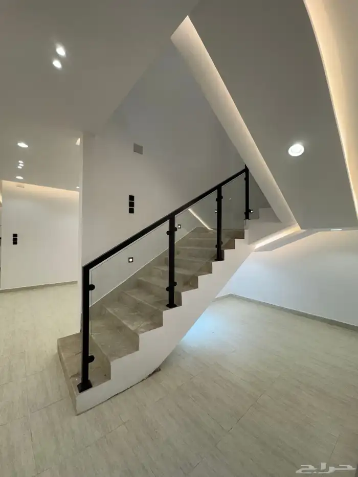 للبيع بأحد رفيده روف علوي دور ثاني مع ملحق مدخل مستقل 13