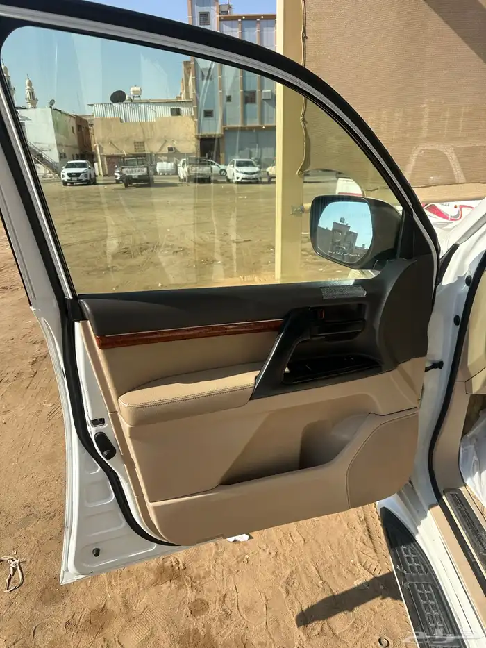 لاندكروزر 2013 شرط بدي وكاله ومحركات وكاله فل كامل 13