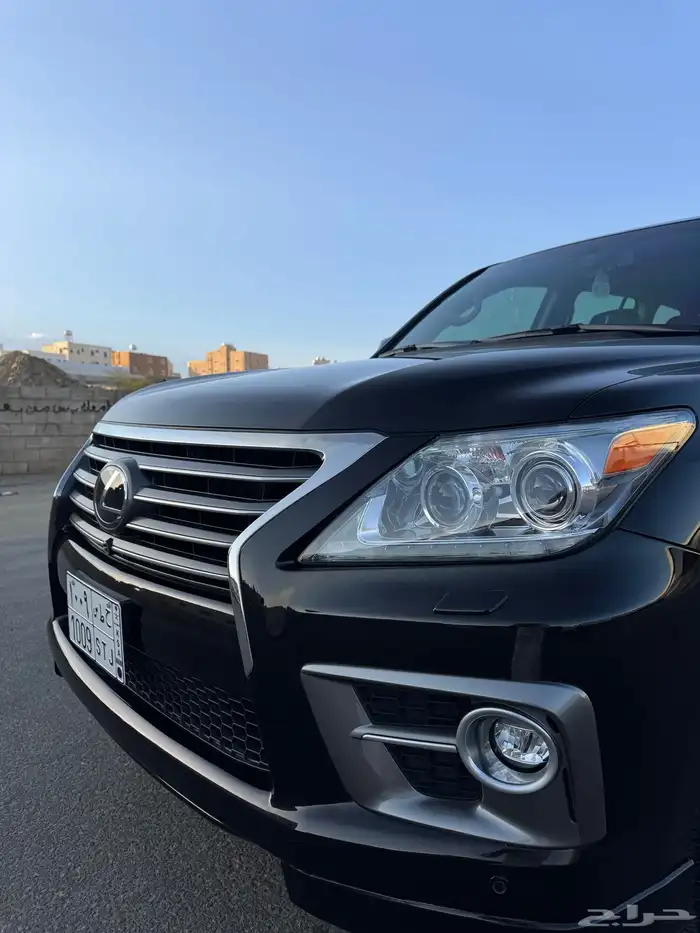لكزس 2015 اسود عداد قليل 8