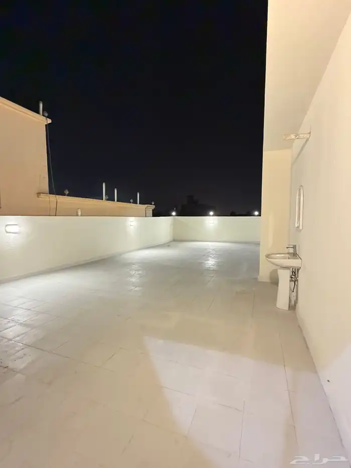 فيلا للبيع حي البشائر مساحة 450م 8غرف 2مجلس- مقلط 17