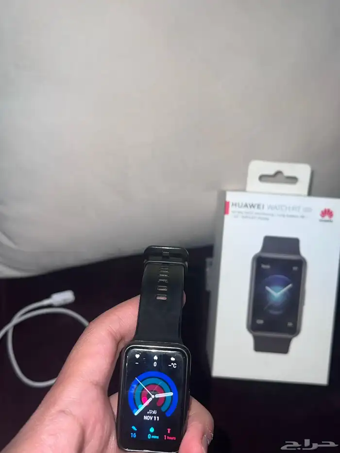 ساعة هواوي WATCH FIT مع الشاحن الخاص به 1