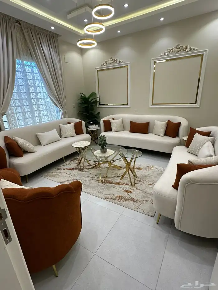 كنب مع الطاولات وملحقاتها 4