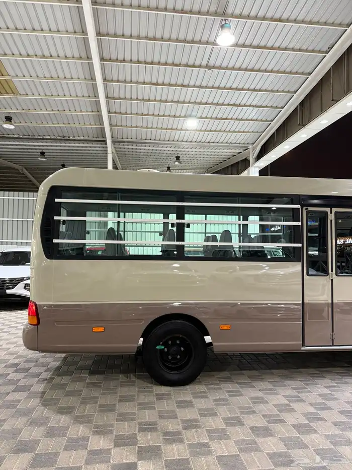 للبيع باص هونداي كونتي ديزل موديل 2015 ( شبه جديد ) 9