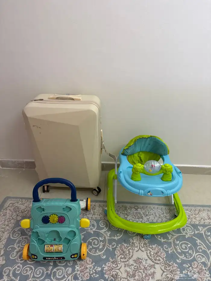 شنط سفر ومشاية أطفال نظيفه 0