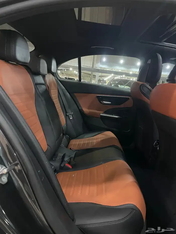 مرسيدس C300 موديل 2023 فل كامل 12