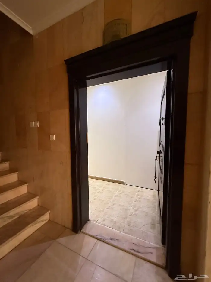 شقة بلاط غير مفروشة 3 غرف و صالة في جدة 8