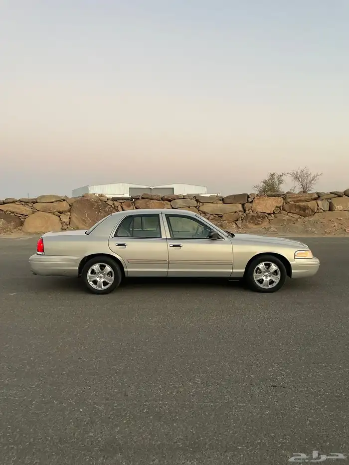 للبيع فورد فكتوريا 2011 سعودي 4