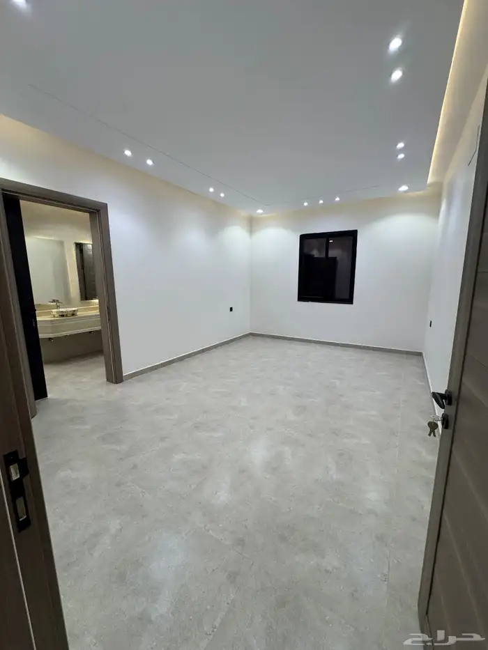 للبيع شقق تمليك علوي بسطح خاص ومصعد شغال بالاسكان شارع 25 م 9