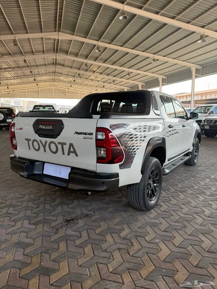 تويوتا هايلوكس دفنشر 6 سلندر موديل 2021 11