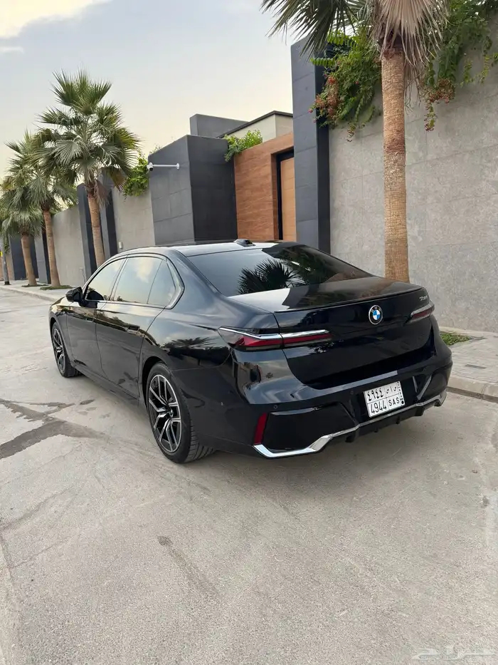 بي ام دبليو الفئة السابعة 735i - 2023 4