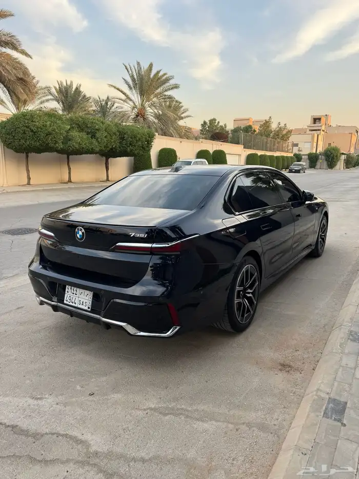 بي ام دبليو الفئة السابعة 735i - 2023 6