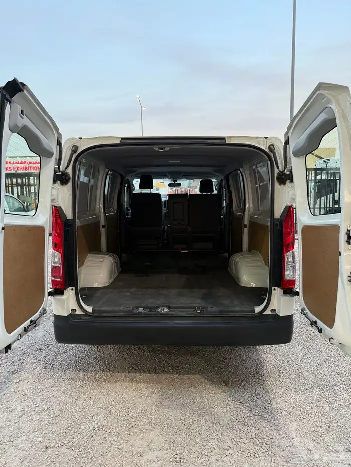 تويوتا هاي اس فان بضاعة 2025 ديزل 4