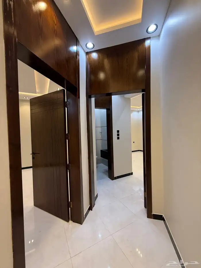 للبيع شقه دور ارضى بحوش بموقع مكتمل الخدمات بحى الموسى 16