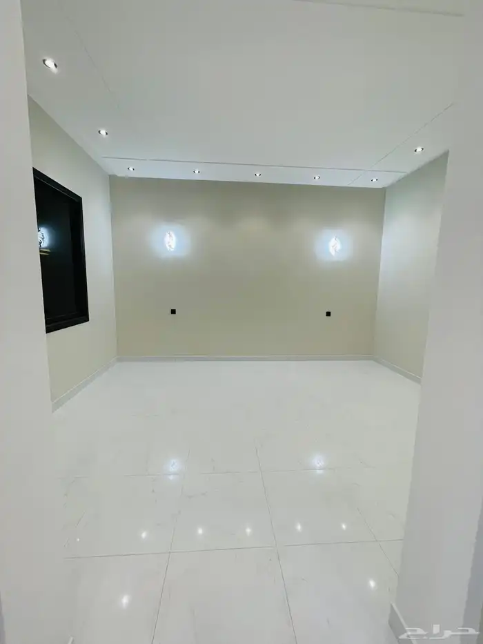 للبيع ادوار ارضي بحوش مدخل سيارة من 550 الف شمال الخميس 6