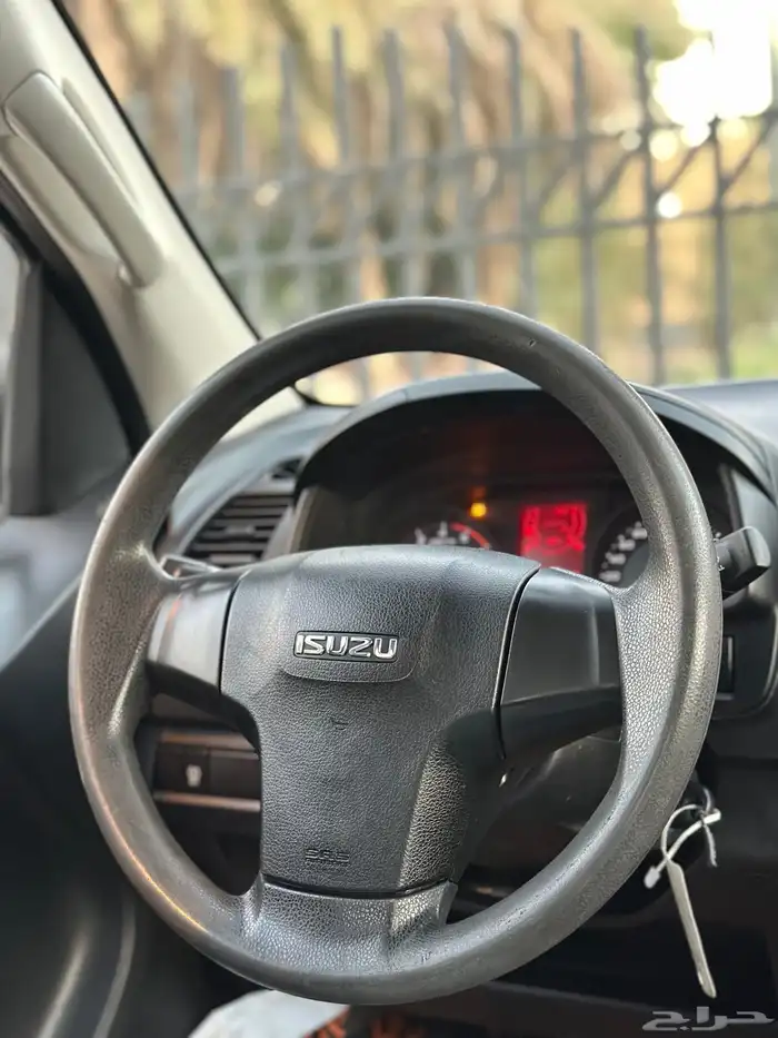 ايسوزو بكب غمارتين موديل 2023 سعودي قير عادي 12