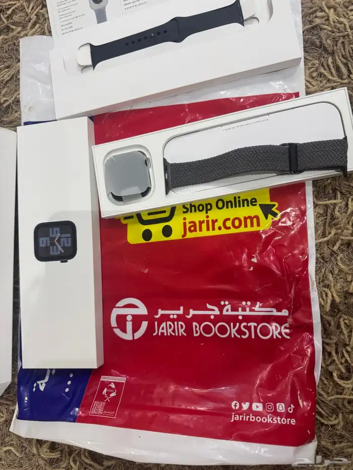 ساعة ابل للبيع اخت الجديد عليه ضمان سنه 0