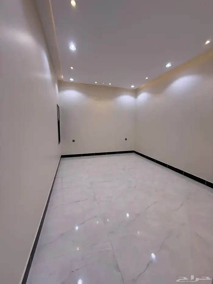 للبيع روف بملحق علوي بحوش حي الراقي خميس مشيط 780الف 13