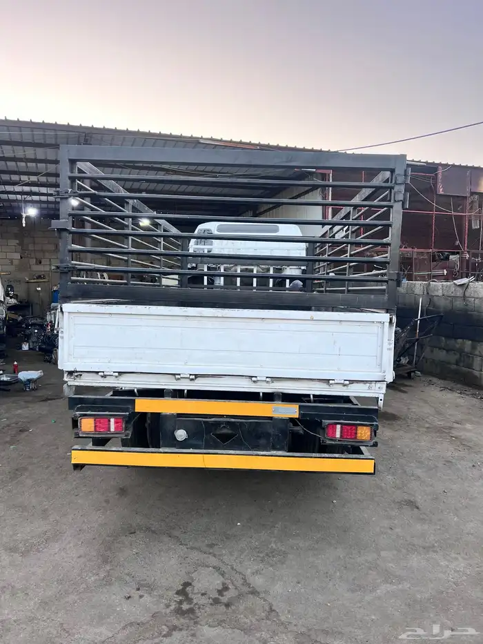 دينا ميتسوبيشي 2001 وسطحه ميتسوبيشي 2001 4