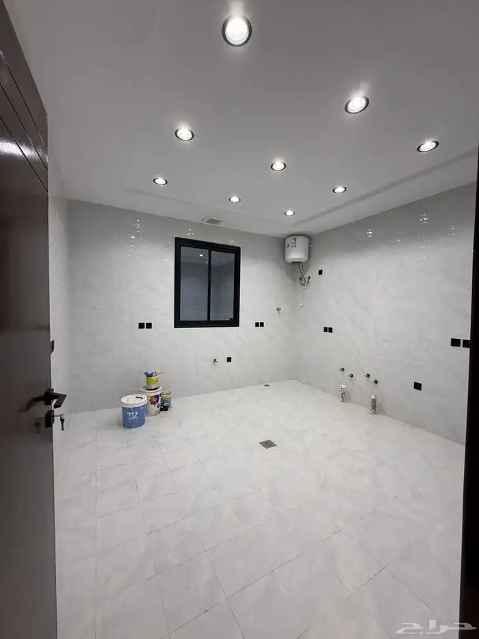 للبيع شقه دور ارضى بحوش بموقع مكتمل الخدمات بحى الموسى 12