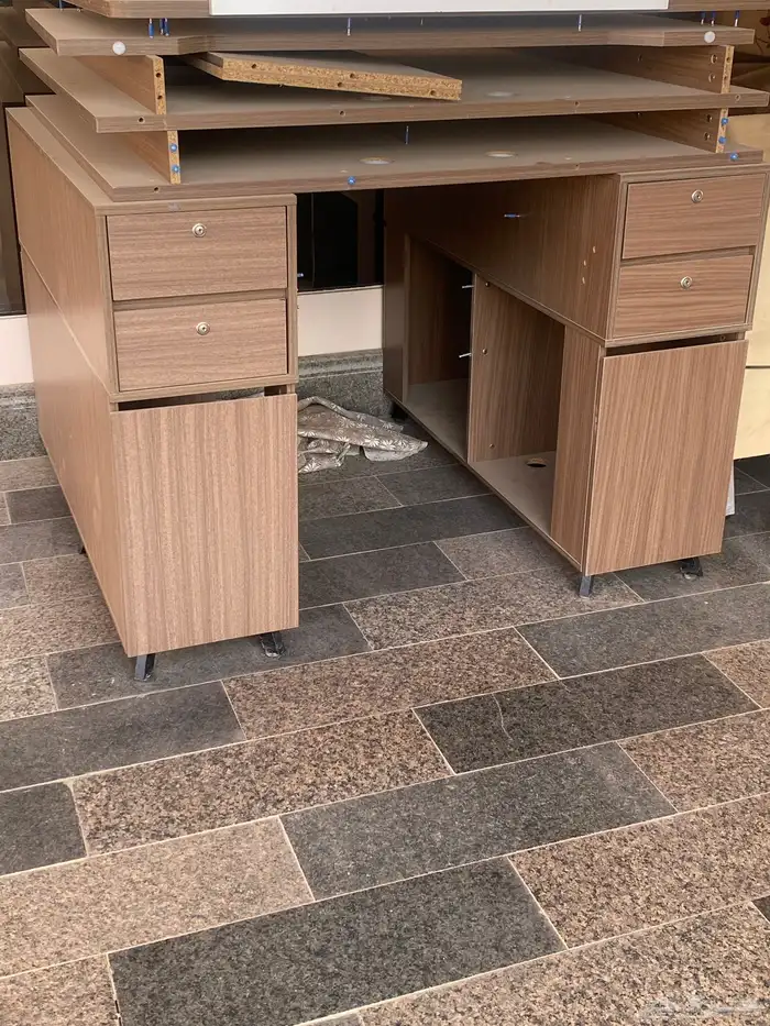 مكتب شركات ثنائي وكراسي مكتبيه 0