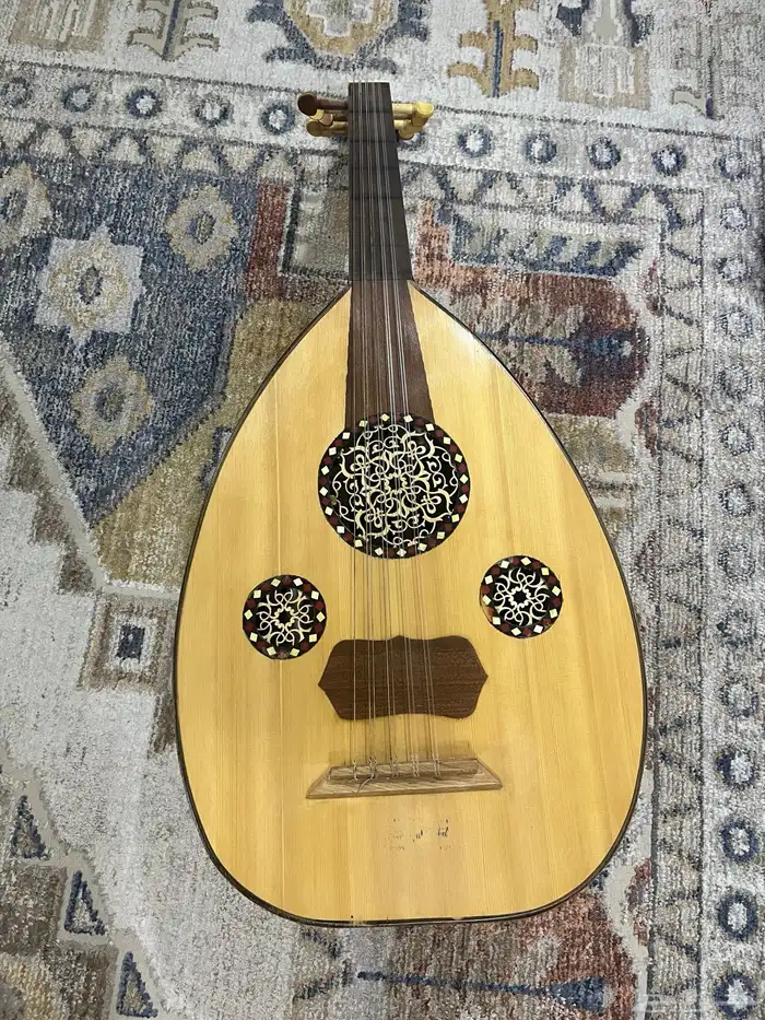 آلة عود موسيقي 0