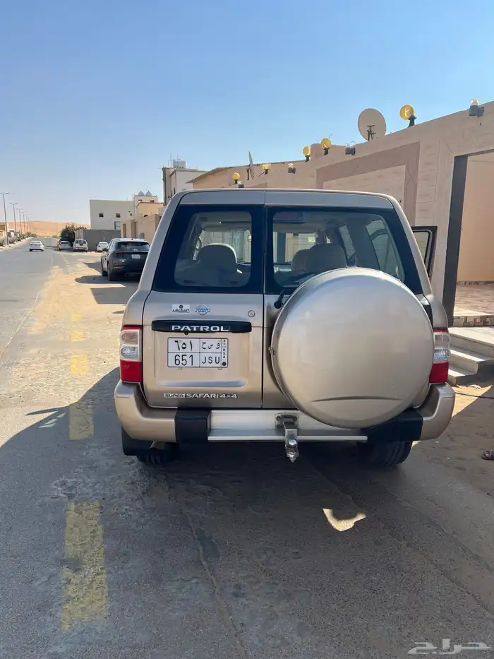 نيسانسوبر سفاري باترول للبيع لون ذهبي 1