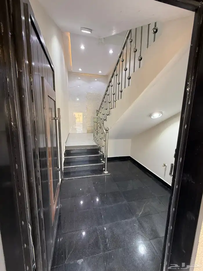 للبيع روف بملحق علوي بحوش حي الراقي خميس مشيط 780الف 4