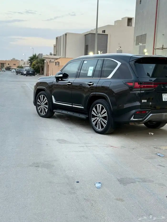 للبيع لكزس 2022 بي بي اسود سعودي 10