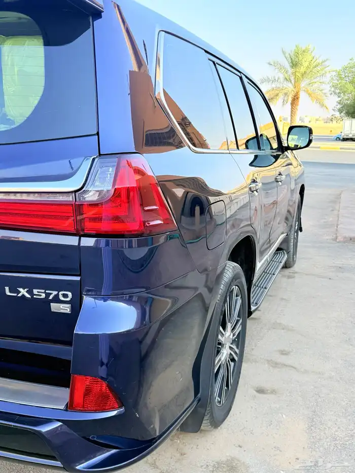 جيب لكزس LX 2018 لون كحلي منوة للمستخدم 7