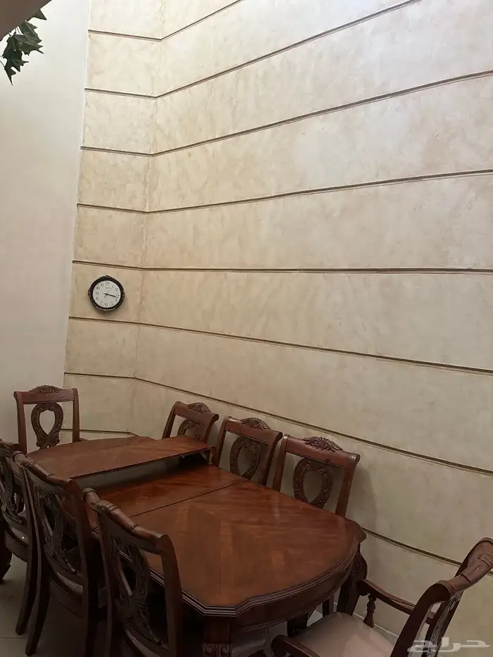 طاولة طعام خشب نظيفه 10