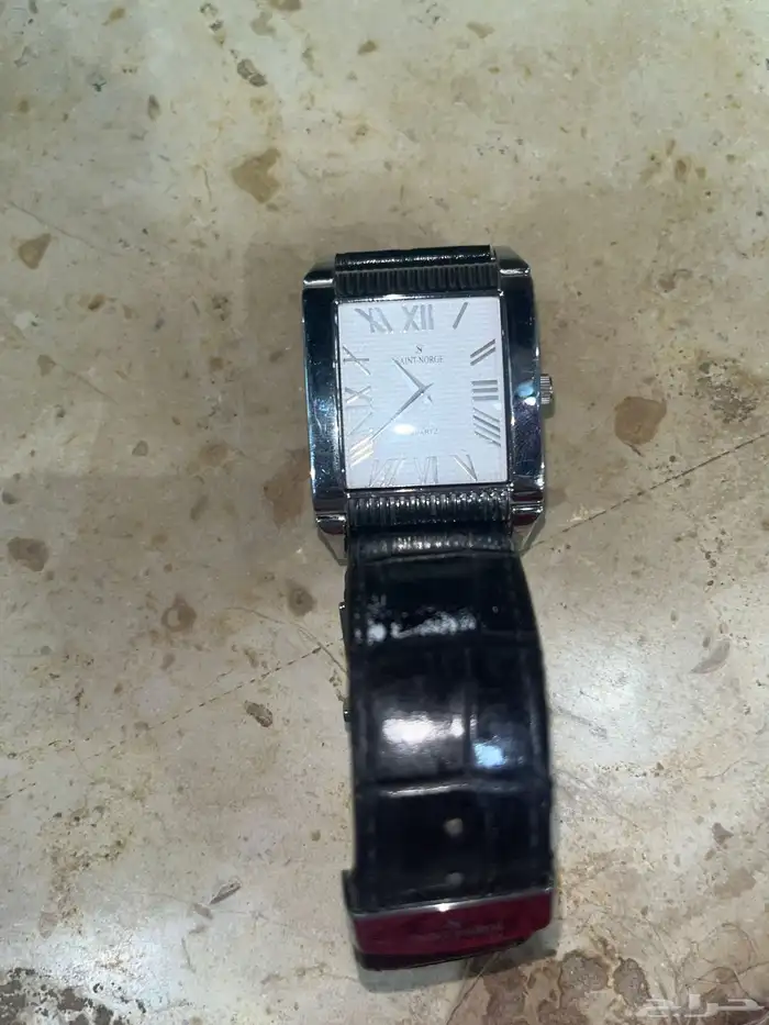 ساعة اسمهSANT-NORGE الساعة ما تشتغل شكلها حلو وقمة صنعته 0