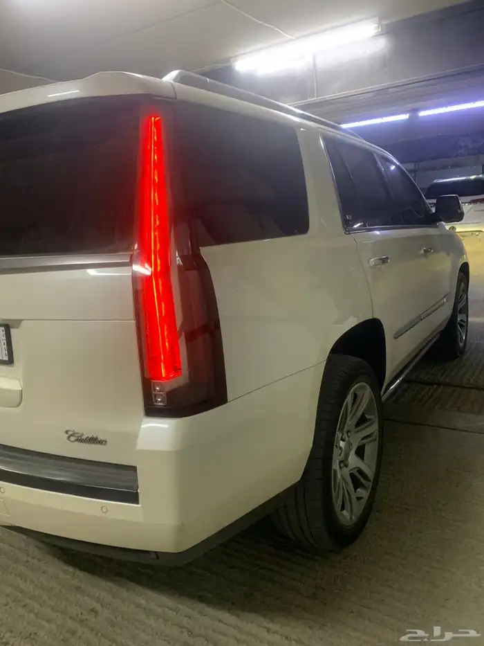 كاديلاك اسكاليد لؤلؤي 2015 3