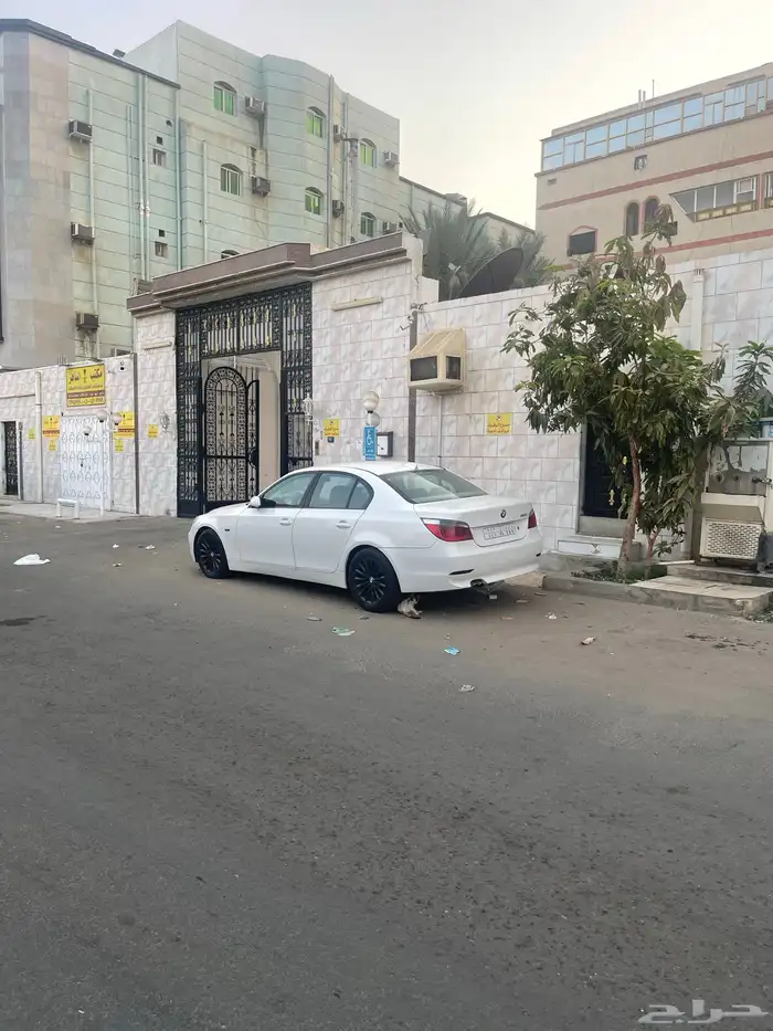 سياره بي ام 520 2