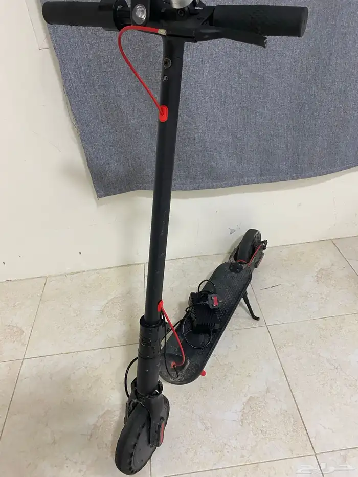 سكوتر نضيف للبيع وقافي سرعته 25 4