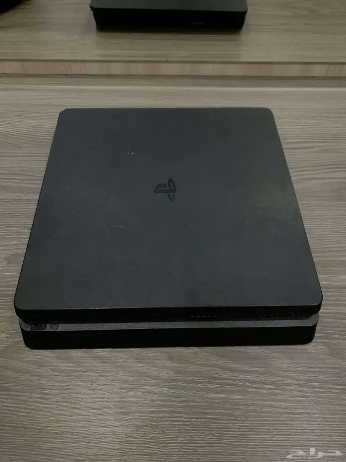 سوني 4 شبه جديد ونظيف مع يد سعره ب 700 1