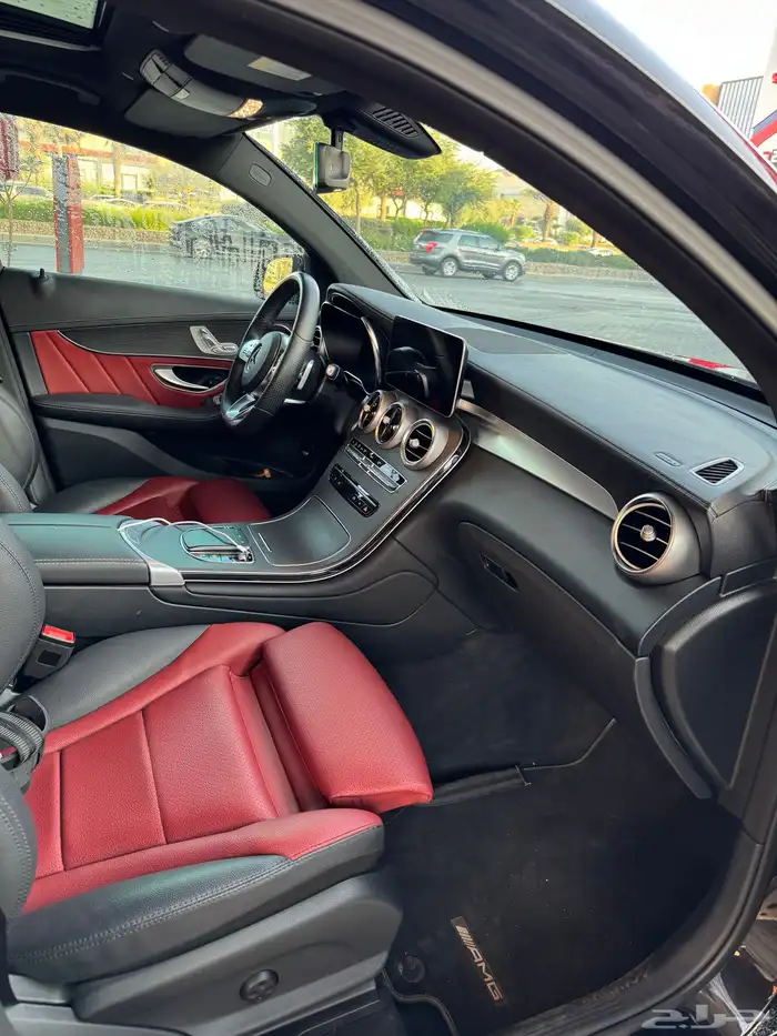 سيارة مرسيدس glc200 وارد جفالي ممشى قليل و نظيفة جدا 9