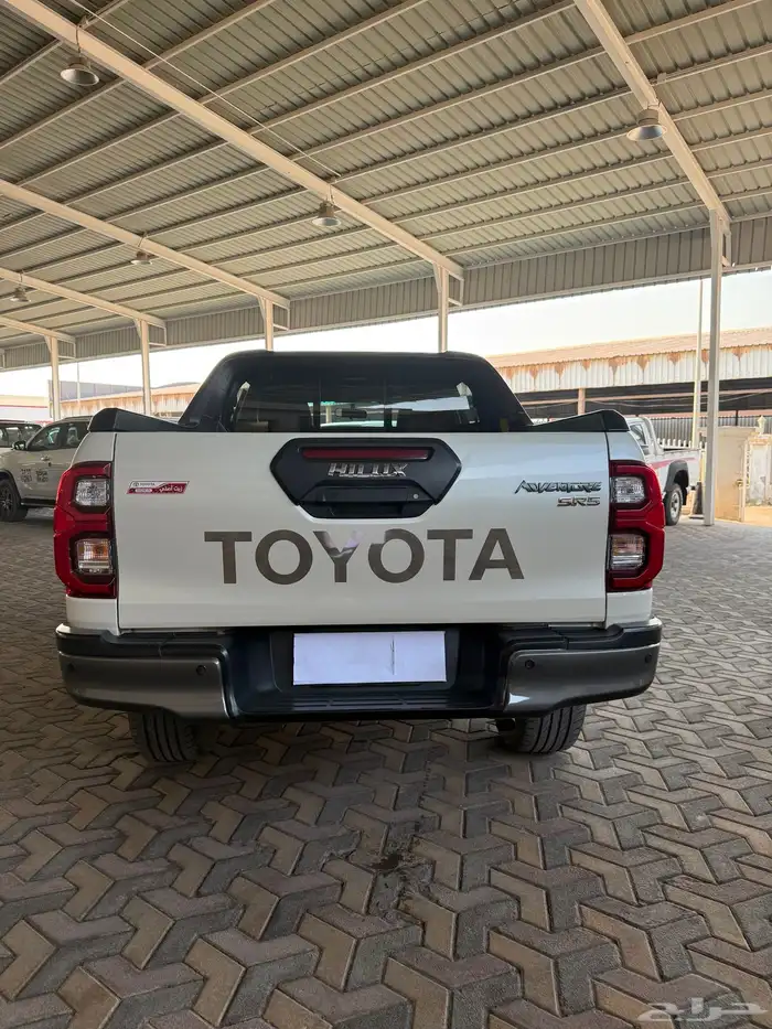 تويوتا هايلوكس دفنشر 6 سلندر موديل 2021 9