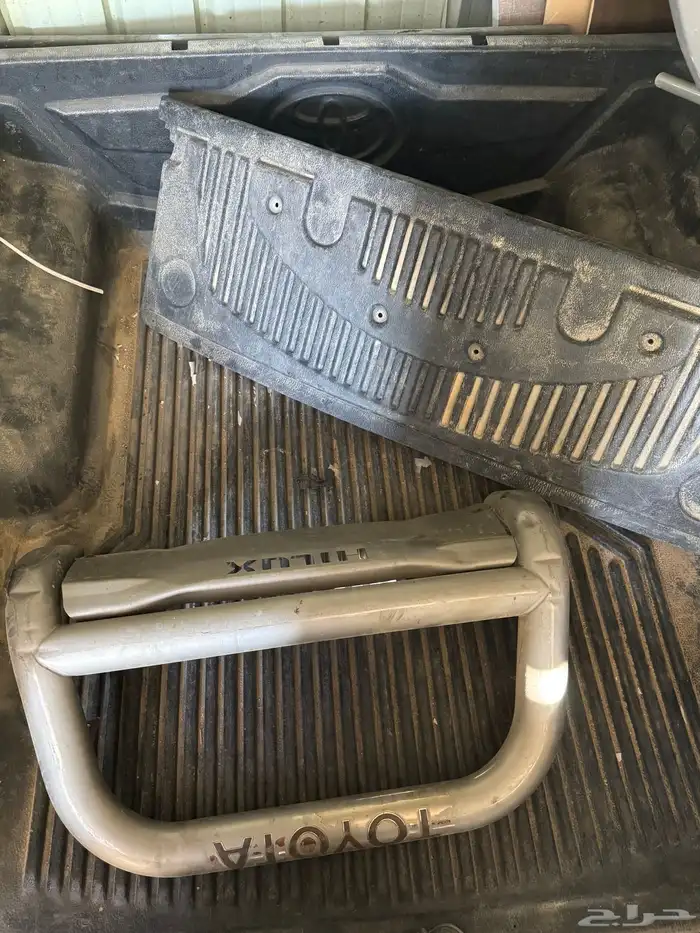 جناح  ودعامه وفرشه هايلوكس البيع 1