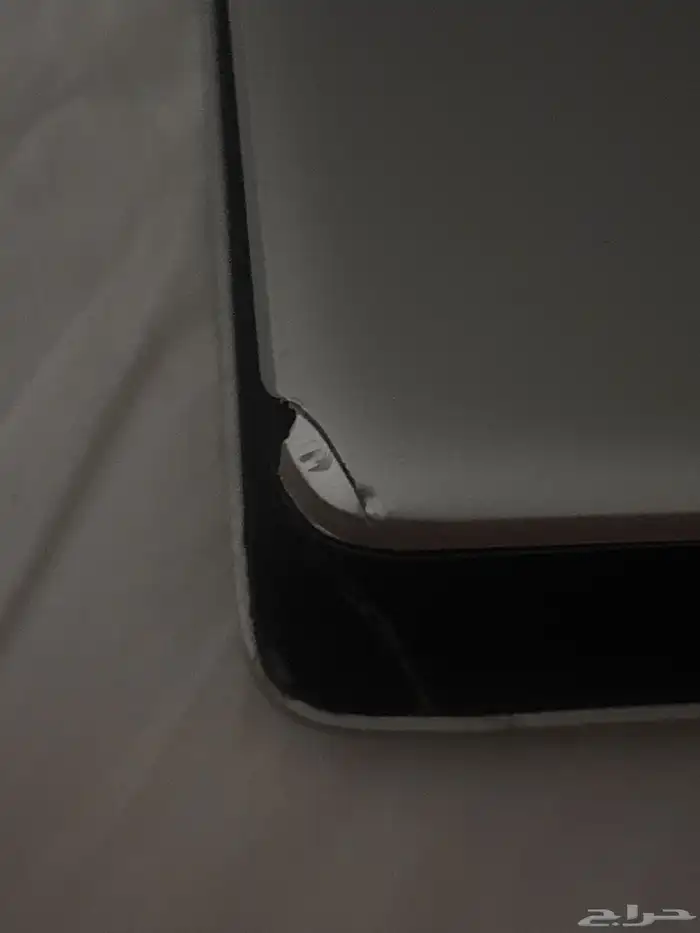 لابتوب hp مستعمل اعطيك معاه الشاحن في كسر بسيط من الخارج بس 1